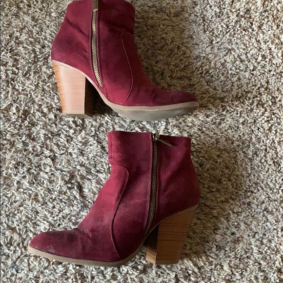 Shoe Dazzle Shoes - Maroon Booties